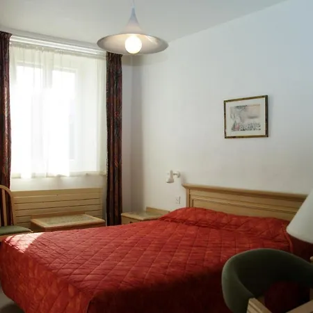 Les Portes Du Cantal Hotell 2*