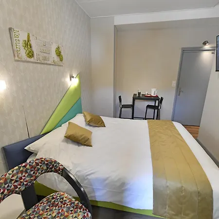 Hotel Les Portes Du Cantal Massiac