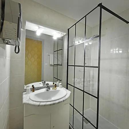 Hotel Les Portes Du Cantal Massiac