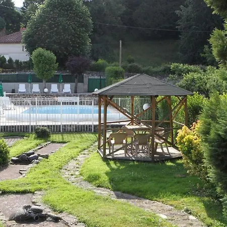 Hotel Les Portes Du Cantal