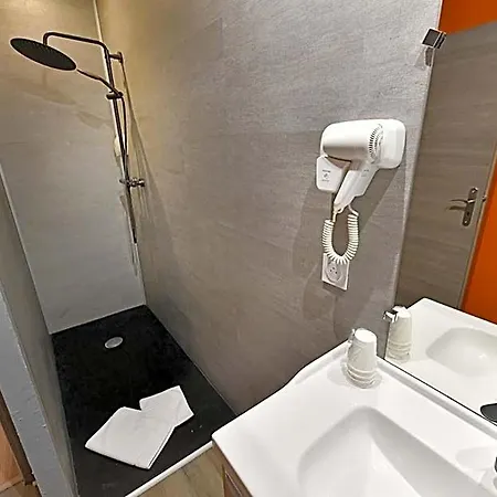 Les Portes Du Cantal Hotell 2*