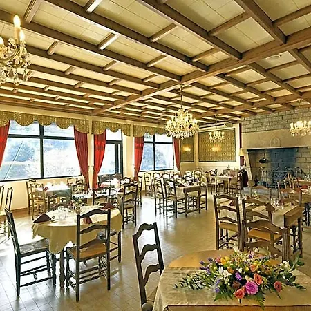 Hotell Les Portes Du Cantal Massiac